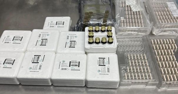 "Антени та "еліксир довголіття": на Львівщині митники перехопили контрабанду електроніки та БАД на 900 тисяч гривень