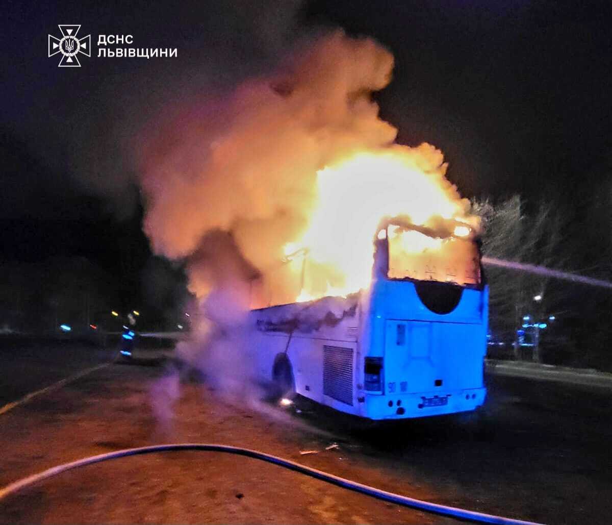 Шокуючі подробиці: у Львові прогриміло потужне вибухове пристосування, поліція встановлює обставини інциденту (відео)