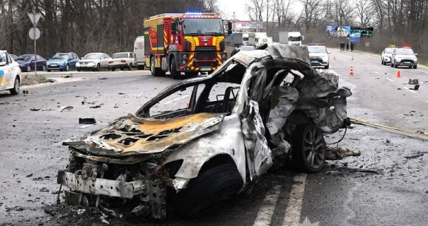 Трагедія на Львівських дорогах: Чотири іномарки зіткнулися з вантажівкою, загинуло кілька осіб