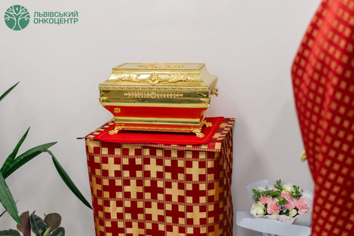 "Мощі Блаженного Миколая Чарнецького доправлено до каплиці Львівського онкологічного центру для молитви й духовного зцілення пацієнтів і медперсоналу".