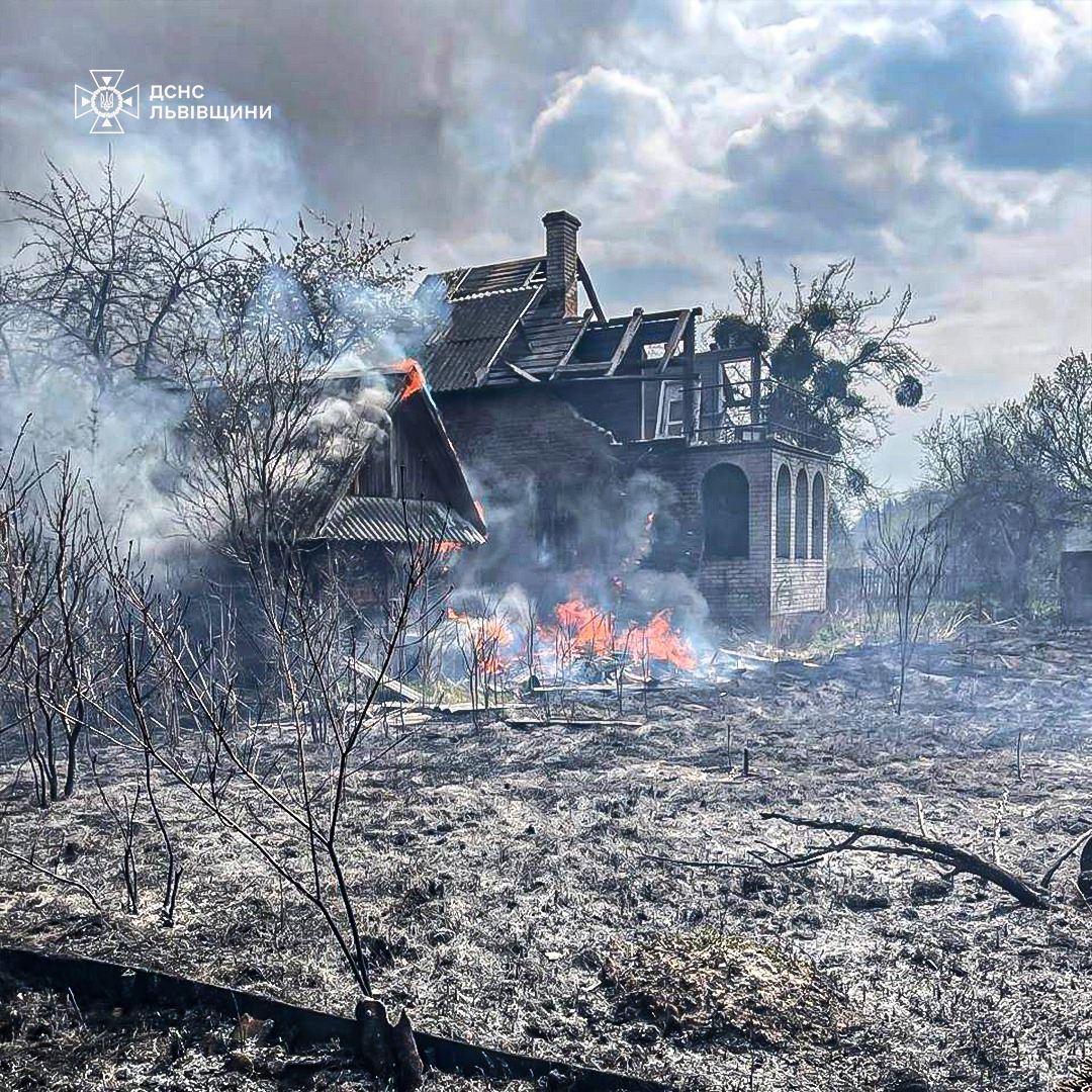 Смертельна пожежа на Львівщині: з'явилися вражаючі фото з місця трагічної події