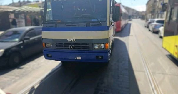 У Львові автобус збив 69-річну жінку: постраждалу терміново госпіталізували з важкими травмами