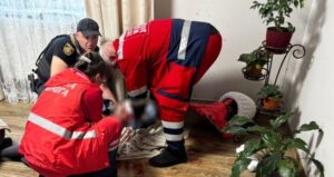 Кривавий напад на Львівщині: 73-річна жінка побита сусідом до лікарні