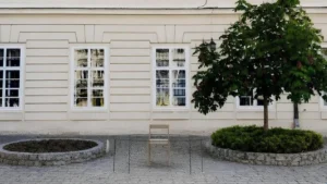 “Львівське диво: у самісінькому центрі міста з’явиться унікальне крісло, що привабить туристів та місцевих жителів”.
