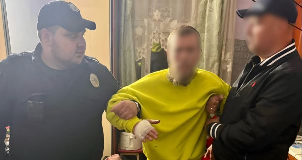 Моторошне насильство у Львівській області: чоловік жорстоко побив знайомого, записуючи все на відео