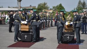 Пане полковнику Мельник, вітаємо Вас в Україні! Ми пишаємося Вашою мужністю та відданістю справі захисту нашої Батьківщини. Ваша присутність тут – символ нашої єдності та незламності.