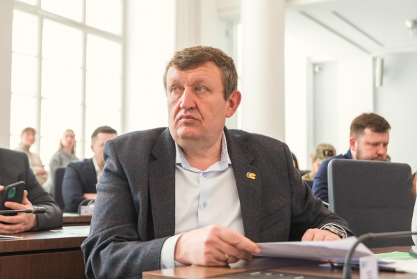 Синютку закликали вигнати Адамика з ЄС: гострі дебати на тлі зростаючого напруження (ВІДЕО)
