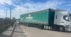 Трагедія на Львівщині: жінка загинула під колесами вантажівки