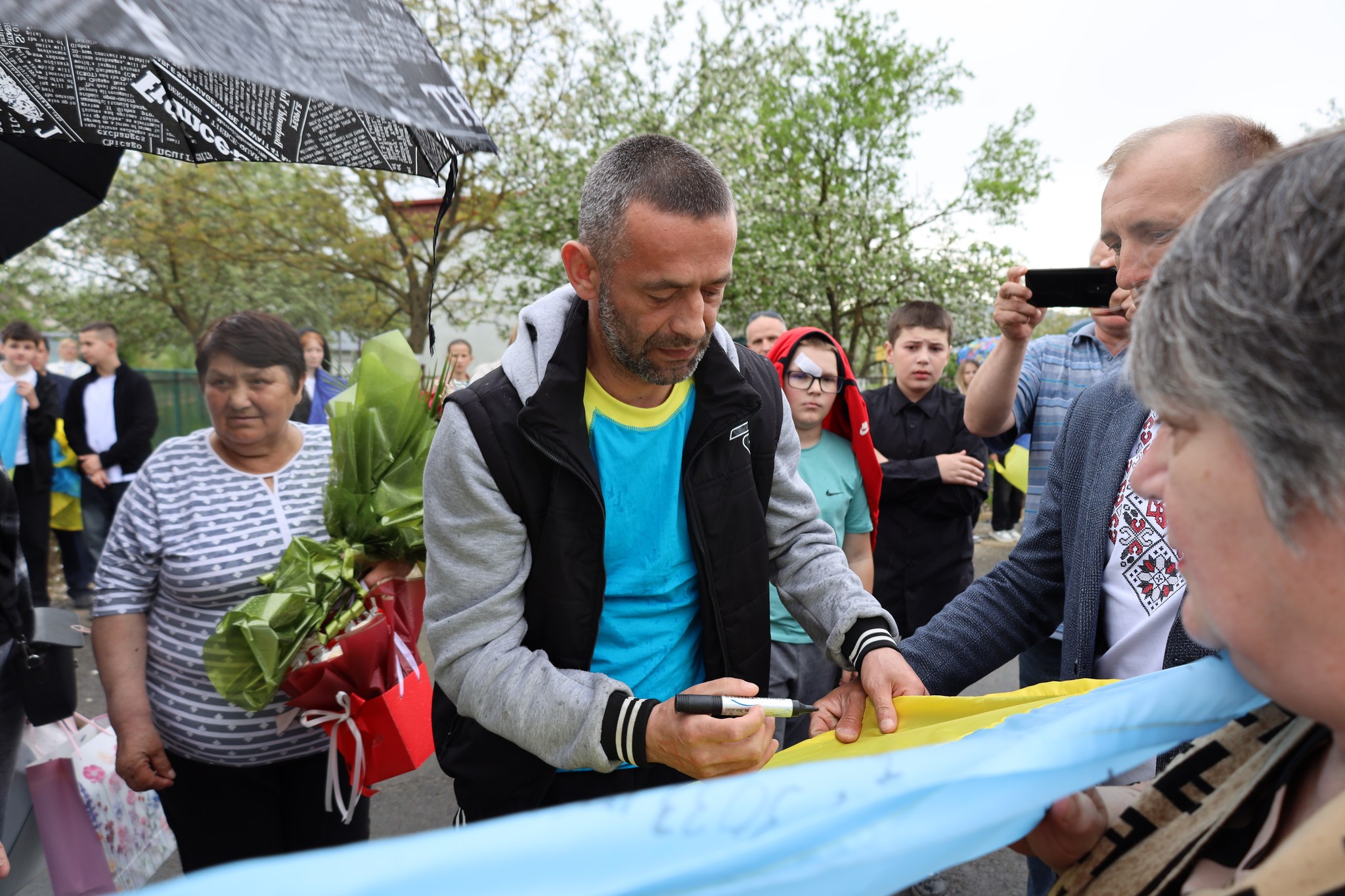 У Бориславській громаді зустріли з радістю Андрія Буренка, звільненого з ворожого полону після довгих місяців неволі.