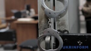 У Львові затримано чоловіка з ножем, який утримував у заручниках 13-річну дівчинку в торговому центрі – поліція та ТЦК оперативно зреагували