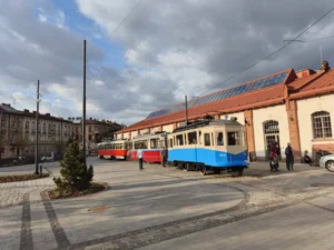 У Львові знищено залізничну колію всередині ангарів на вулиці Сахарова (ФОТО)