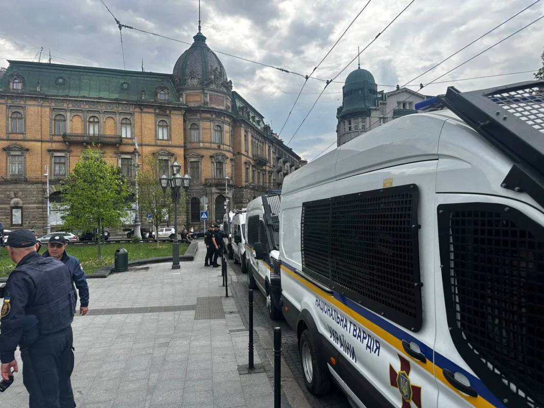 У центрі Львова пройшла масова акція протесту, привертаючи увагу до гострих соціальних питань (ВІДЕО)
