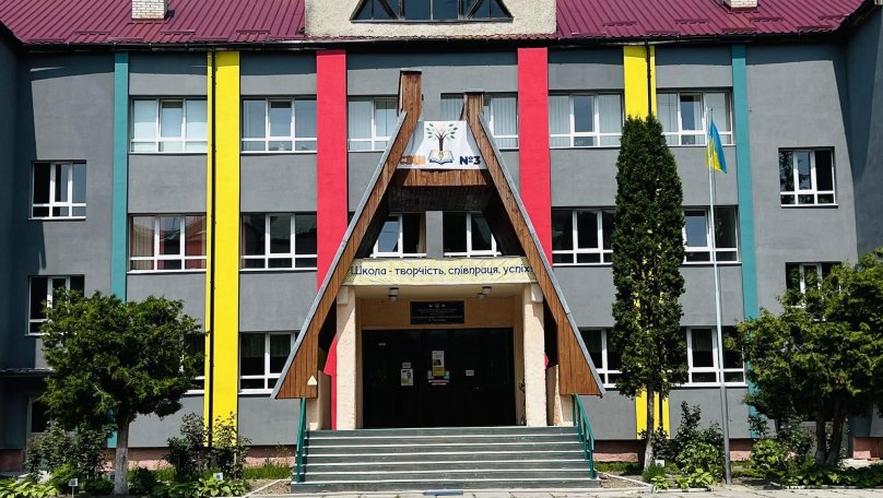 Скандал у Трускавці: вчительку оштрафували за грубе поводження з другокласницею - очевидці повідомили, що педагог схопила дитину за волосся