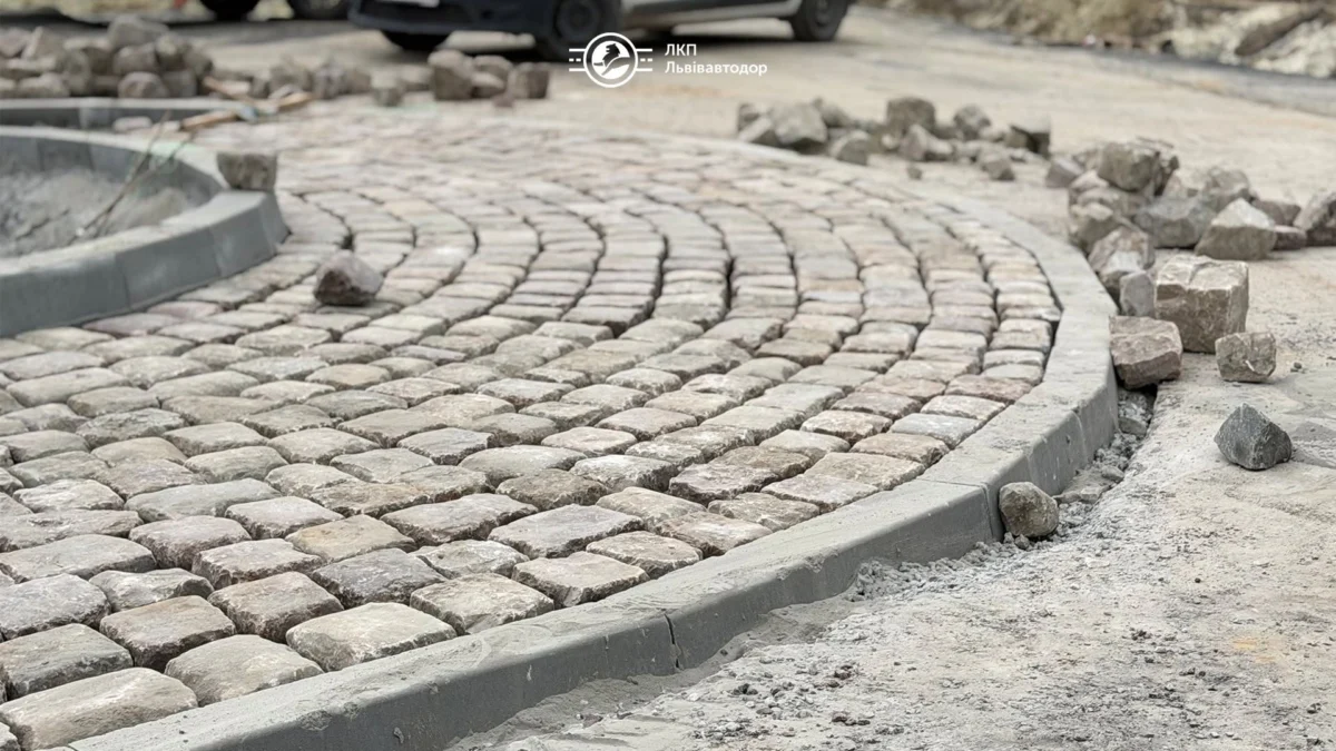 У Львові облаштували безпечне кільце з острівцями для пішоходів (ФОТО)