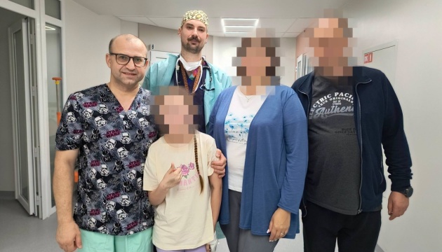 Дивовижне рятування: львівські лікарі успішно видалили 4-кілограмову пухлину у 12-річної пацієнтки