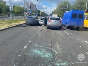 У Львові на вулиці Стрийській сталася ДТП за участю 34-річного водія автомобіля Kia Sportage.