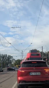 У Львові пасажирам довелося зісядти з трамвая через обрив пантографа