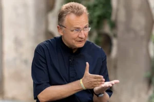 У Львові за 371 метр від злітної смуги аеропорту зведуть новий житловий комплекс, що викликає занепокоєння серед місцевих мешканців.