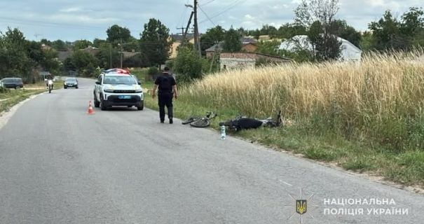 "Зіткнення на Львівщині: мотоцикл та велосипед, 11-річний хлопчик травмований" (156 символів)