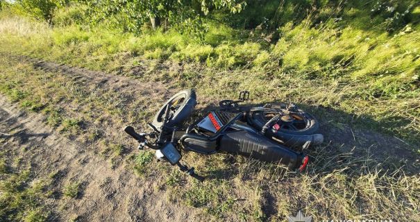 "13-річний підліток потрапив у ДТП на Львівщині: за кермом двоколісного транспортного засобу перевозив 11-річну пасажирку".
