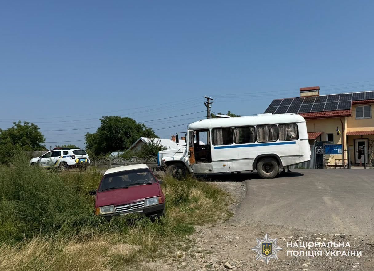Мешканець Борислава госпіталізований після зіткнення автобуса з його автомобілем у трагічній дорожньо-транспортній пригоді