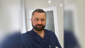“Стрімкий поворот у справі: Трускавецький лікарняний директор, звинувачений у шахрайстві, може відновитися на посаді після реабілітації”.