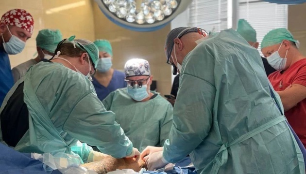 У Львові італійські хірурги провели унікальні реконструктивні операції для українських військових, якім надано шанс на повернення до мирного життя