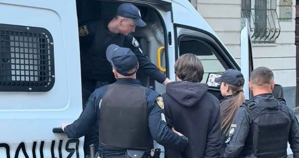 Жорстокий напад у Львові: Постояльця готелю побили, зламали ніс і пограбували