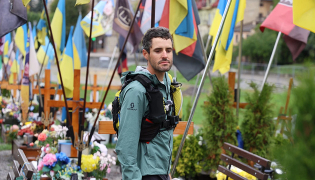 "Понад 4200 кілометри: швейцарський ультрамарафонець фінішував у Львові в забігу на підтримку України".