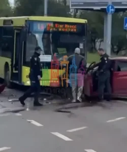 Потужна ДТП на перехресті Львова: деталі та наслідки інциденту (ВІДЕО)