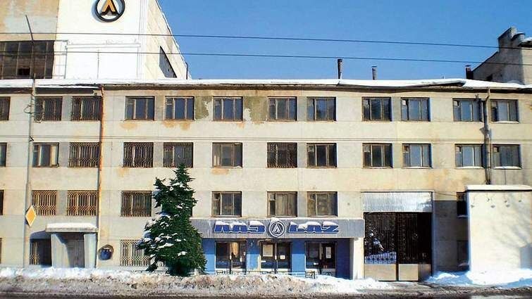 Конфлікт за укриття у Львові: бізнес інвестує, міськрада прагне власності.