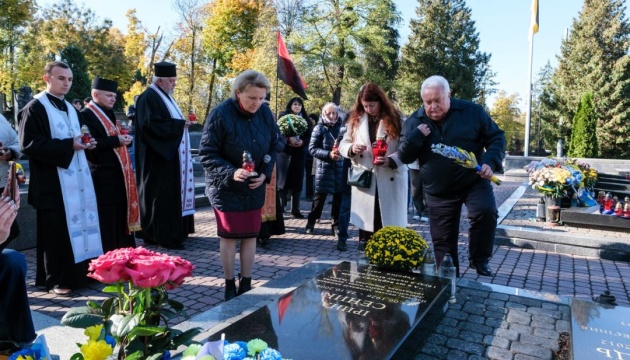 Львівський голос: Ірина Сеник, поетеса ОУН, ожила на Личакові.