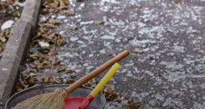 <p><strong>У Львові двірники масово звільняються: неочікувані причини. 🧹💨</strong></p>