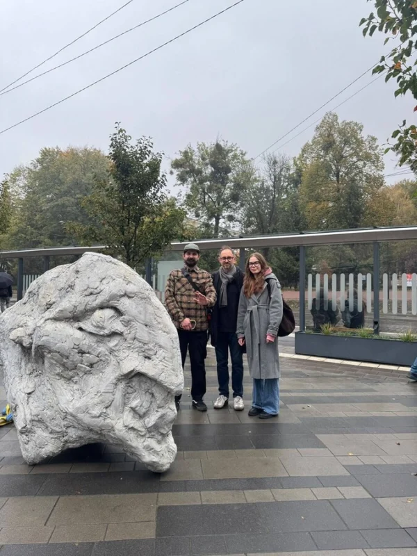 У Львові з'явилась нова арт-інсталяція: чи то шедевр, чи то загадка.