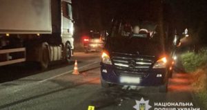 <p><strong>Заголовок:</strong></p>
<p>Mercedes на Львівщині: 62-річного пішохода шпиталізували після наїзду</p>